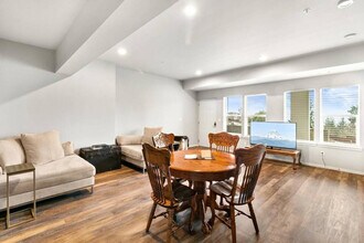 Building Photo - 624 E 32nd St