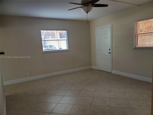 Foto del edificio - 313 SW 1st Ct