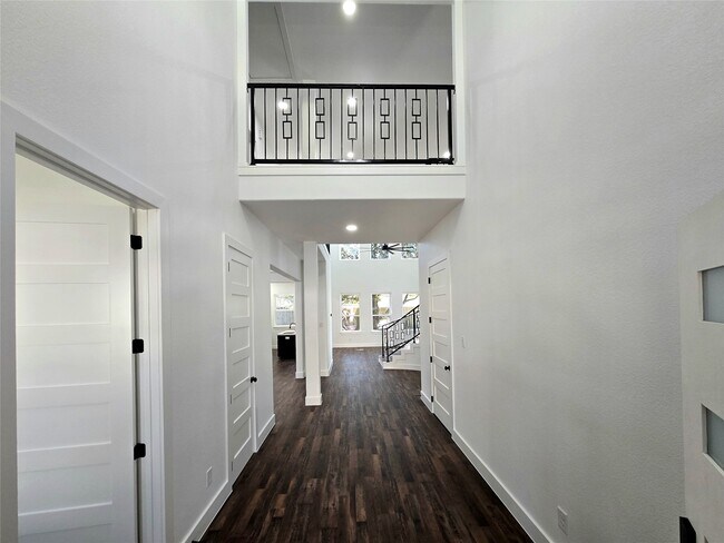 Building Photo - 14811 Wallach Dr