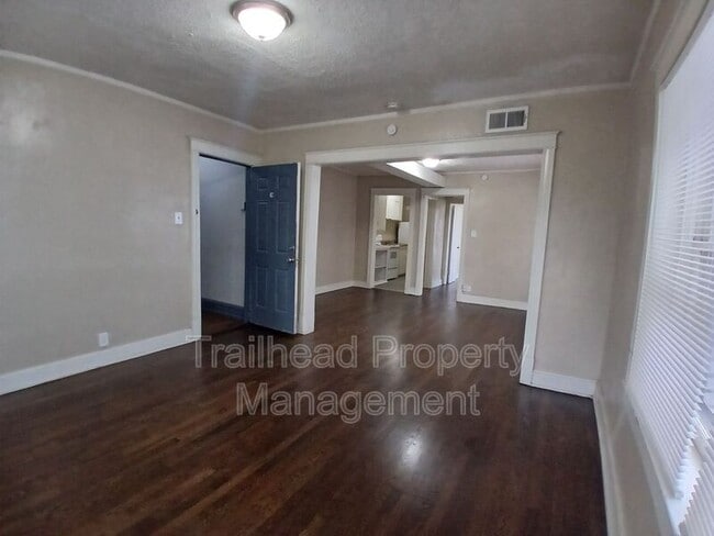Foto del edificio - 108 N Indiana Ave