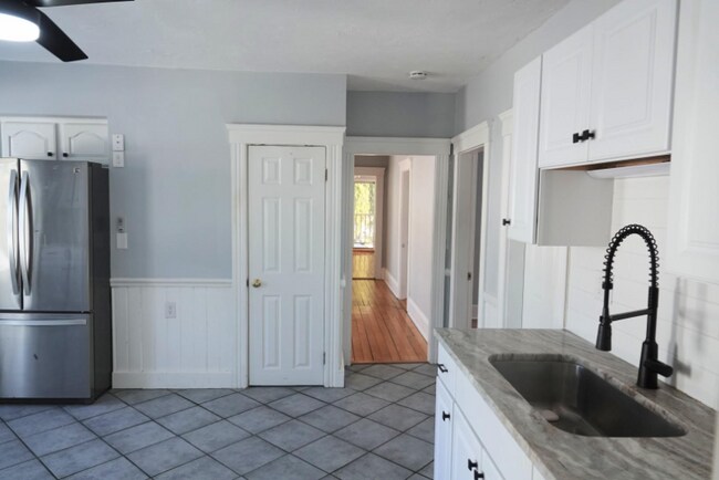 Building Photo - 330 Massasoit Rd