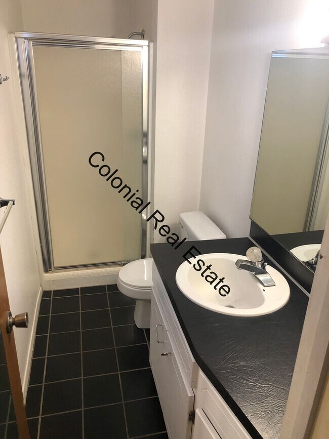 Building Photo - 3-bedroom 2-bathroom