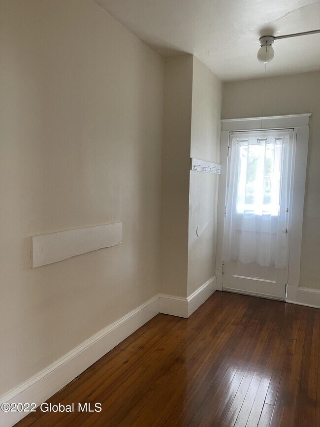 15 Idlewild Park Unit 1, Watervliet, NY 12189 Room for Rent in