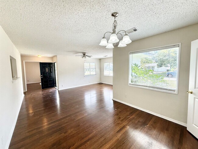 Foto del edificio - 5315 Newkirk Ln