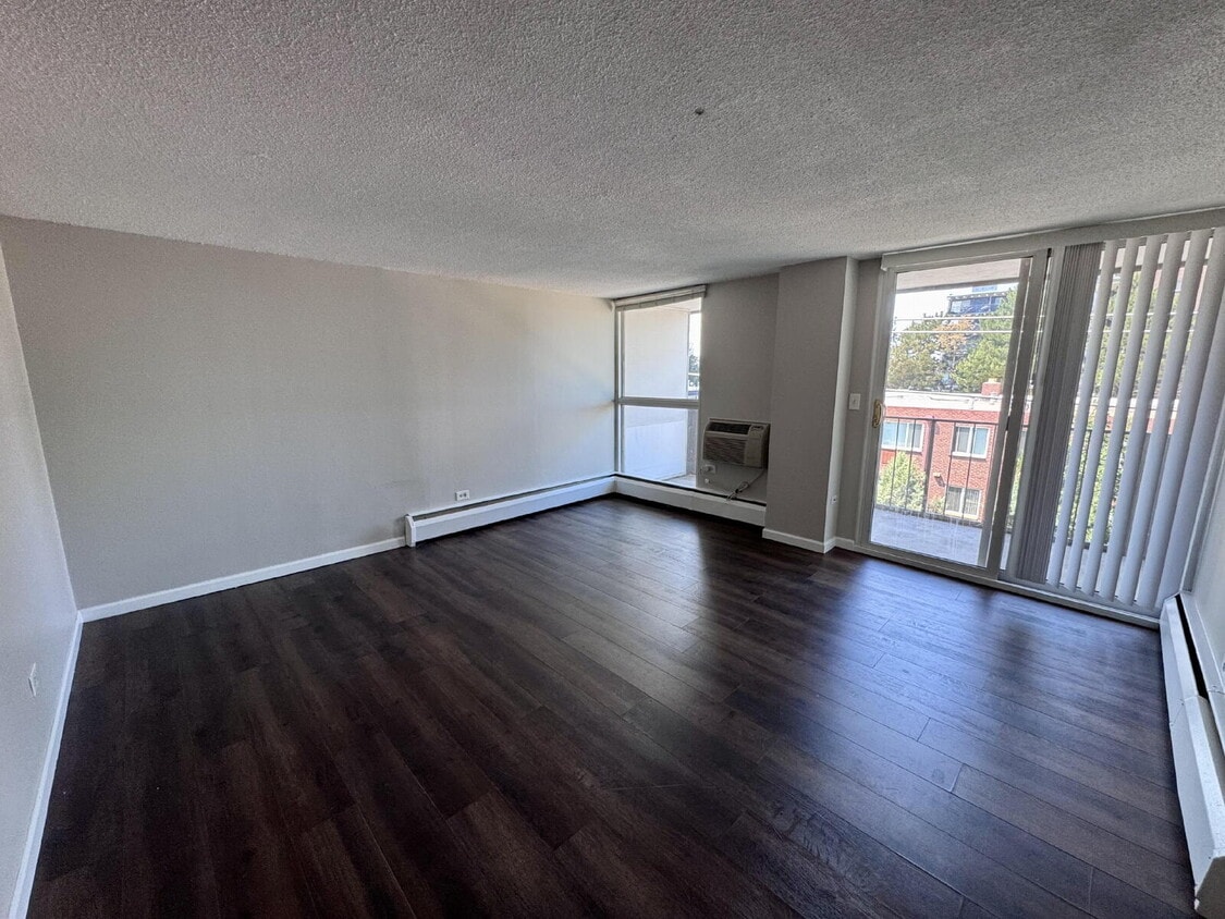 Photo - 799 Dahlia St-405