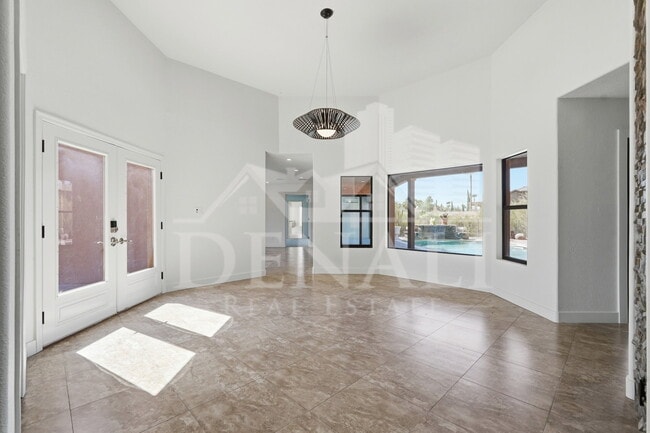 Building Photo - 10643 N Indian Wells Dr