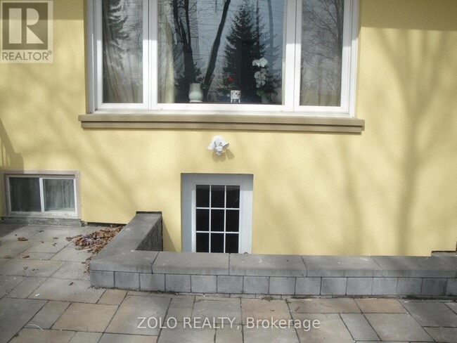 Building Photo - 388 Centre St