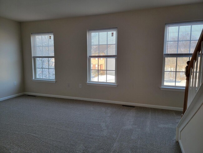 Building Photo - 673 Rockwood Dr