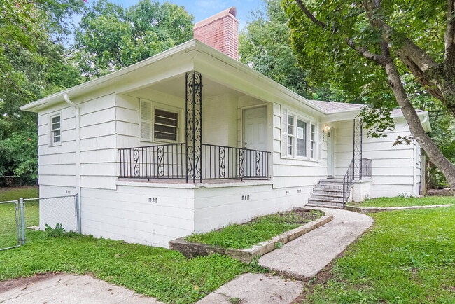 Building Photo - 812 Nelson Dr