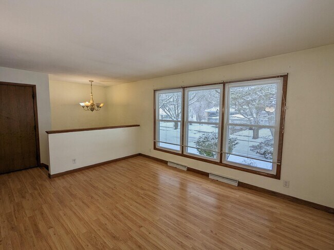 Building Photo - 5121 Manitowoc Pkwy