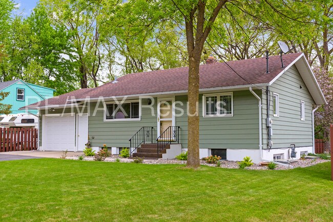 Building Photo - 1508 33rd Ave N