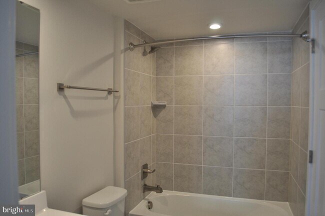 Foto del edificio - 8611 Shady Pines Dr