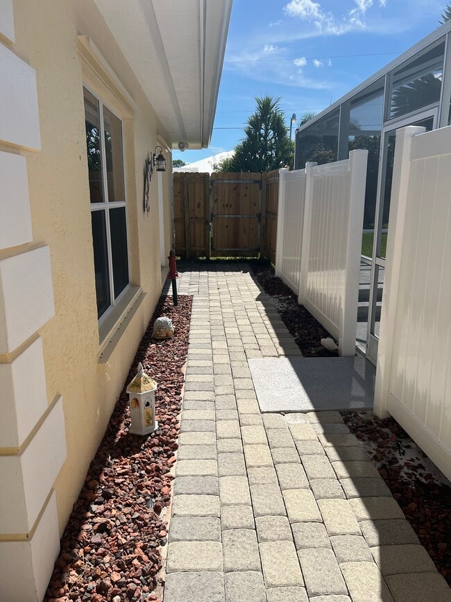 Walkway to front door - 8390 SE Camellia Dr