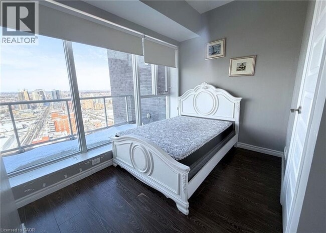 Building Photo - 158 King St N