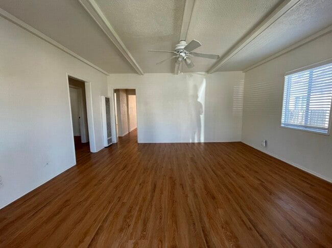 Building Photo - 2212 Ruhland Ave
