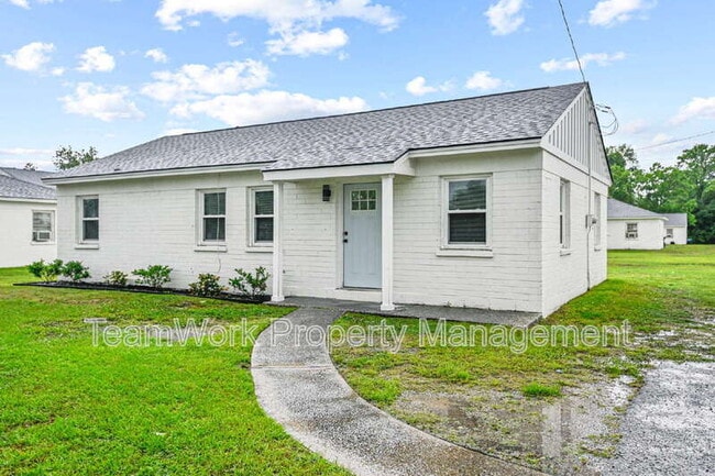 Building Photo - 3015 Azalea Dr