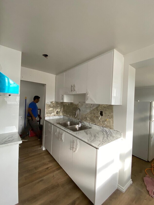 Photo principale - SOUTH ETOBICOKE RENOVATED UNIT - 2 BEDROOM...