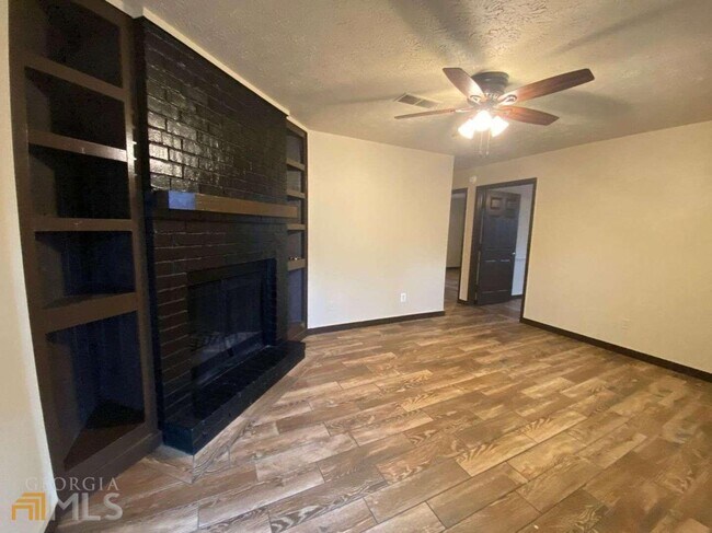 Foto del edificio - 1031 Alpine Ct
