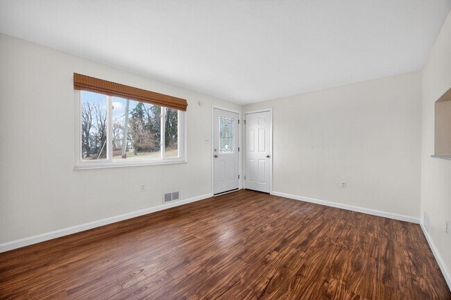 Building Photo - 616 Lane Way