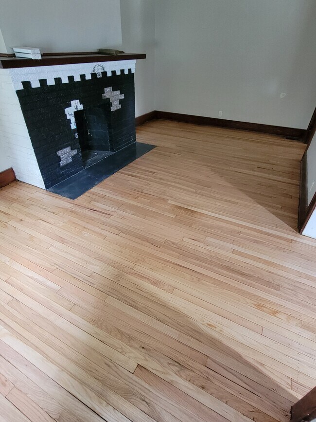 Living Room, Front of Apartment - 920 W Lovell St