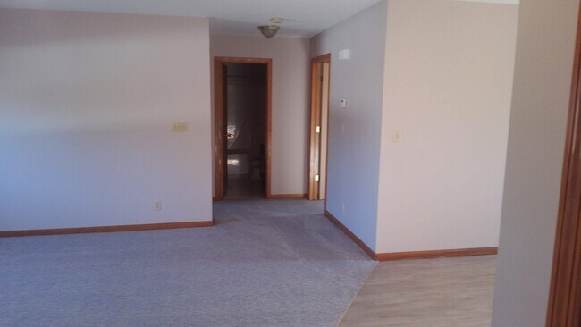 Foto del edificio - 601 Thomas Dr