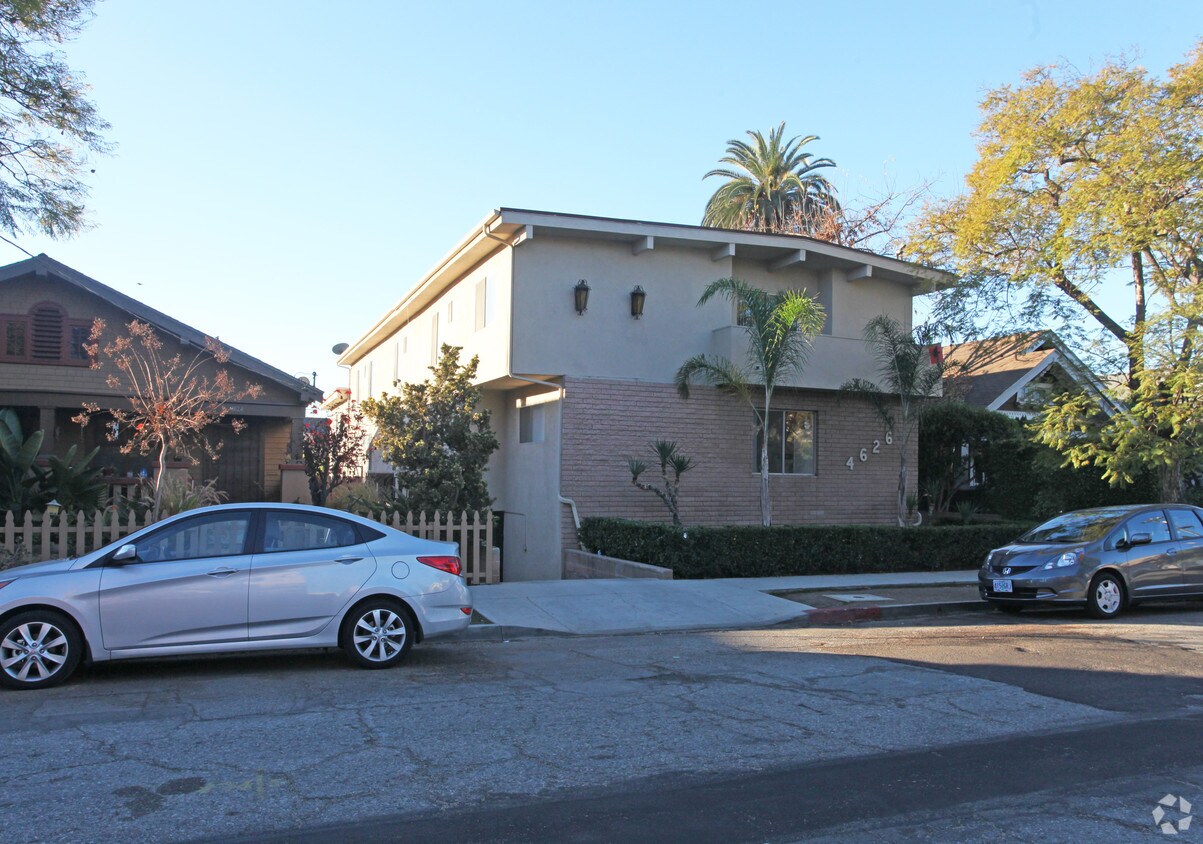 Foto principal - 4626 Russell Ave