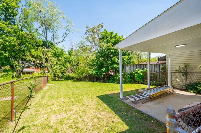 Foto del edificio - AVAILABLE OCT 1ST! DON'T MISS THIS RENOVAT...