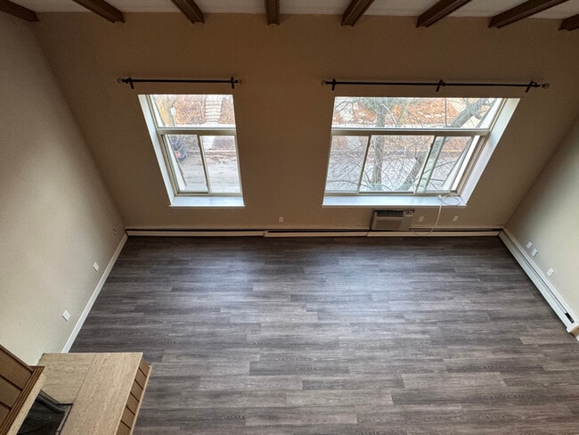 Foto del edificio - 2131 N Summit Ave