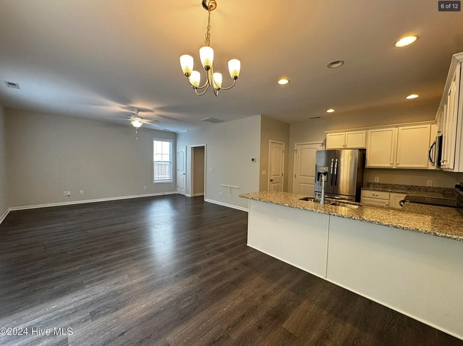 Foto del edificio - 9393 Cassadine Ct