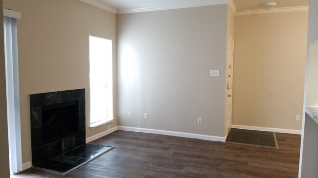 Foto del edificio - 6602 Harbor Town Dr