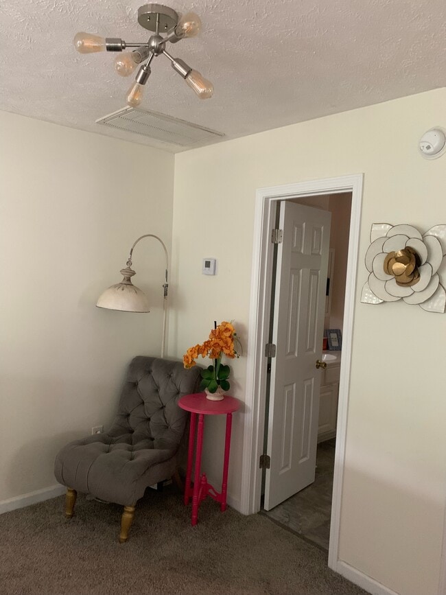 Loft - 1044 Page Ave