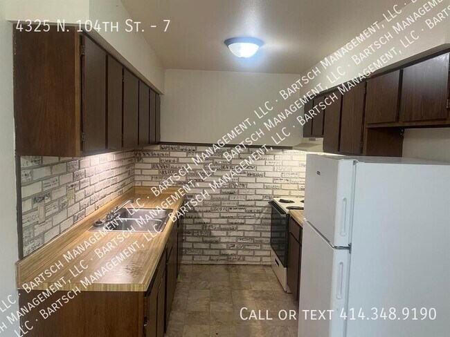 Foto del edificio - 4325 N 104th St