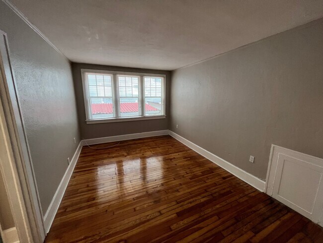Foto del edificio - 1 Bed/1 Bath - Unit 5