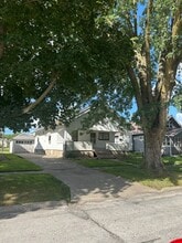Building Photo - 122 E Pleasant St