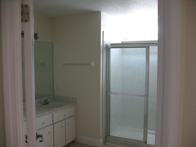 Building Photo - 8055 SW 134 Loop