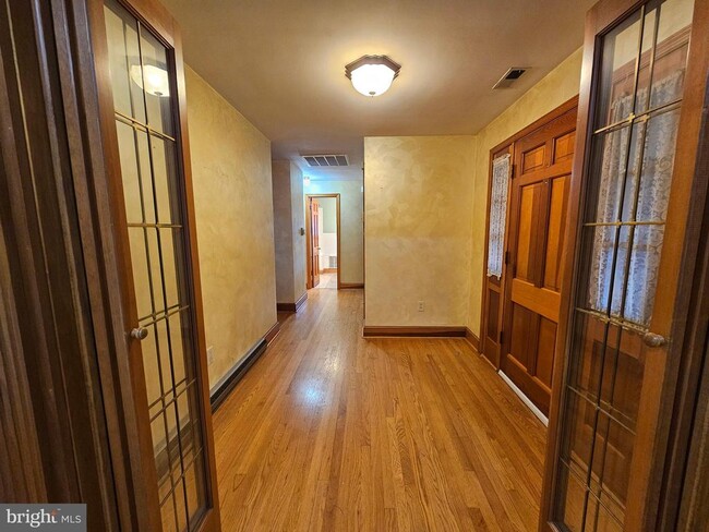 Foto del edificio - 615 Villa Ave