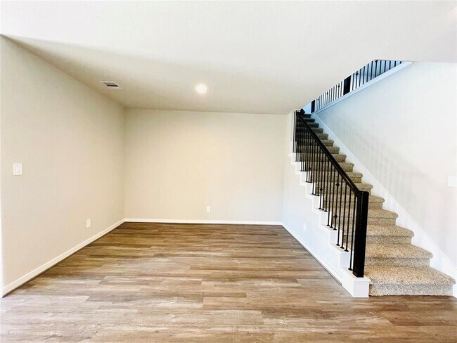 Building Photo - 3310 Silverton Dr