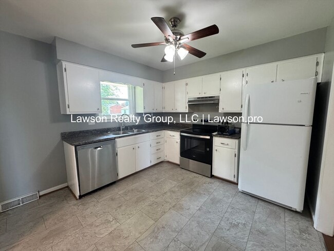 Building Photo - Three Bedroom Brick Ranch with Full Basement and Yard