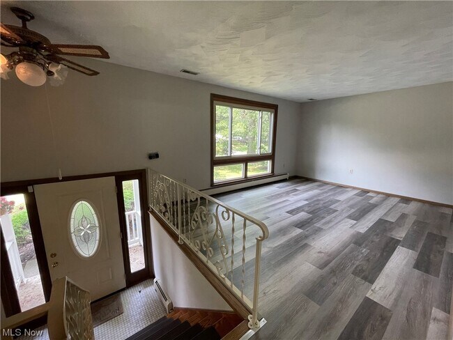 Building Photo - 711 Trumbull Dr