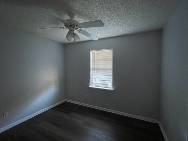 Foto del edificio - 3933 Heatherwoods Dr