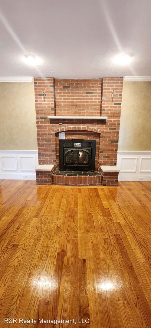 Building Photo - 2 br, 2 bath House - 10 Vineyard St.