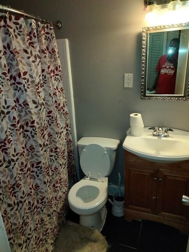 Building Photo - 3862 Adamsville Dr SW
