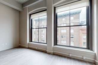 Building Photo - Roaster's Block