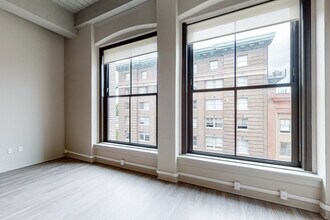 Building Photo - Roaster's Block