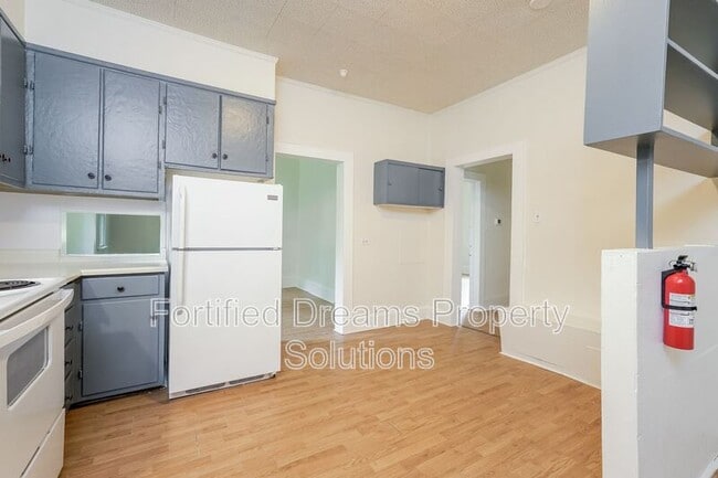 Foto del edificio - 420 E Twenty-Fifth St