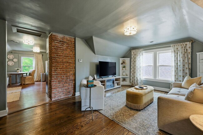 Building Photo - 1289 W 102nd St