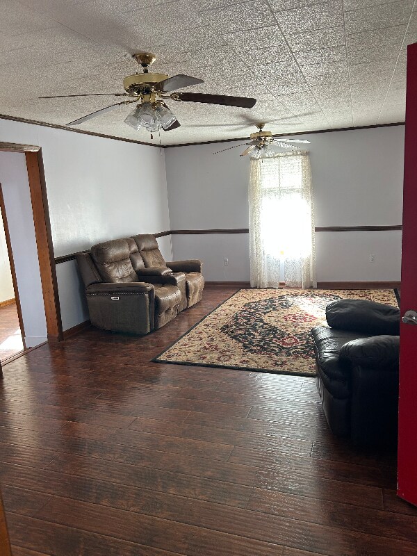 Foto del edificio - 90 Russ Haven Dr