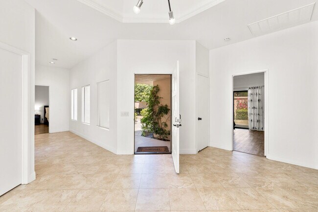 Foto del edificio - 54612 Inverness Way