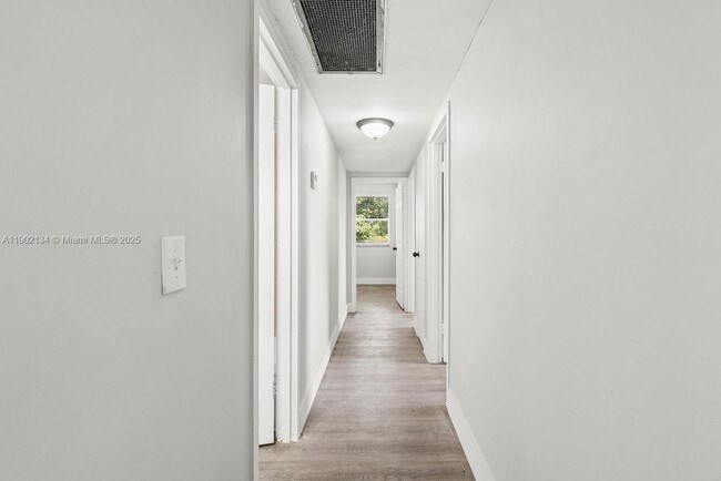 Foto del edificio - 1530 Crescent Cir