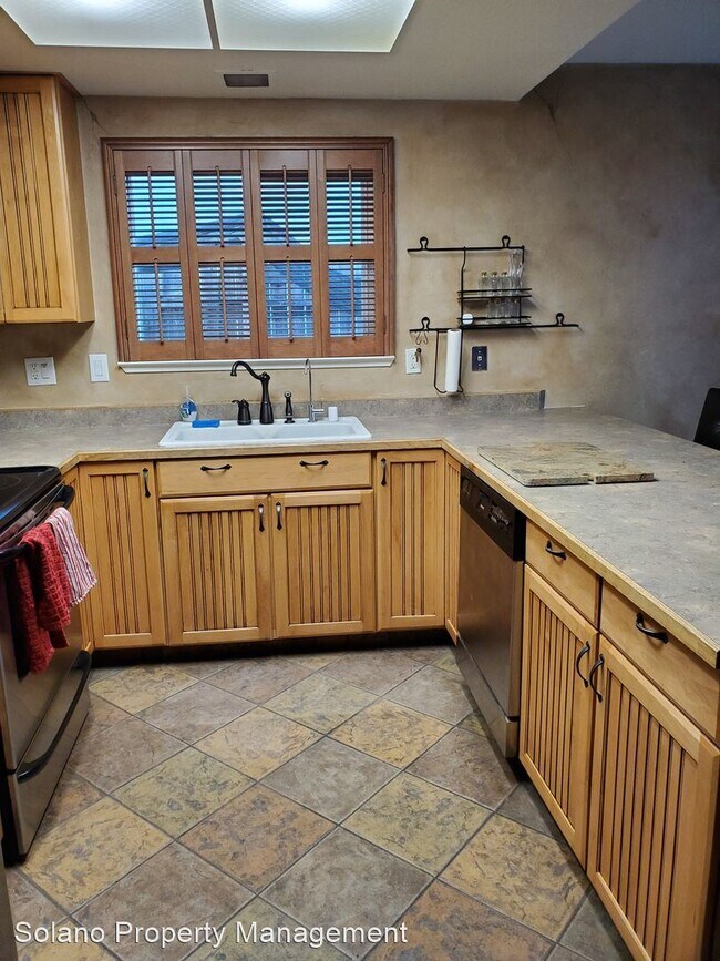 Building Photo - 2 br, 2 bath House - 818 Tulare Dr.